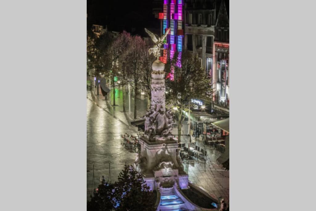 Reims Centre : Appartement Lumineux Et Atypique 46, Place D'Erlon エクステリア 写真