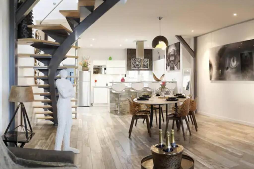 Reims Centre : Appartement Lumineux Et Atypique 46, Place D'Erlon エクステリア 写真